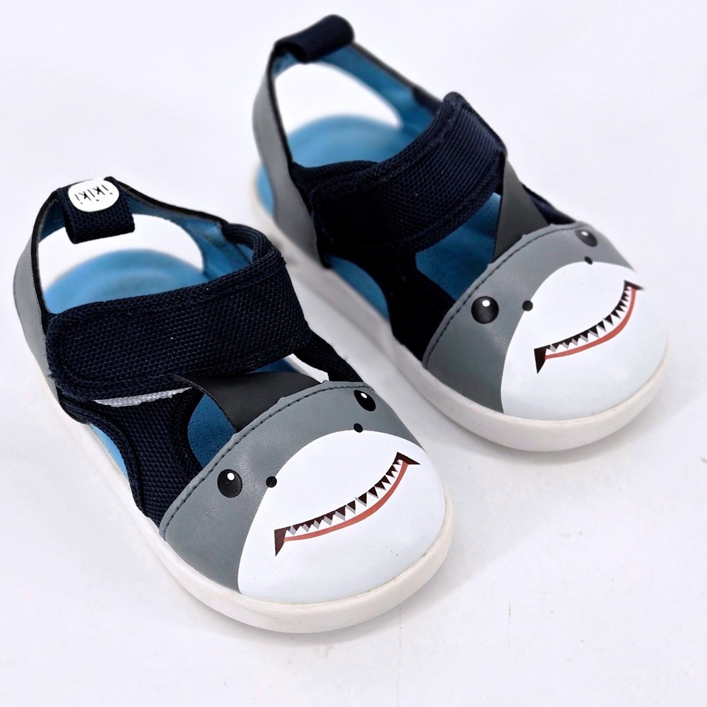 ikiki Finny Shark Squeaky Sandals Wide Toe Box Beach Shoes Toddler Size 6 EUC